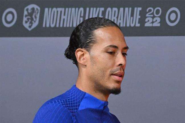 Van Dijk không hài lòng với phóng viên
